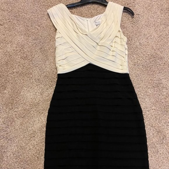 Cache Smart looking Black & White dress - Picture 3 of 6